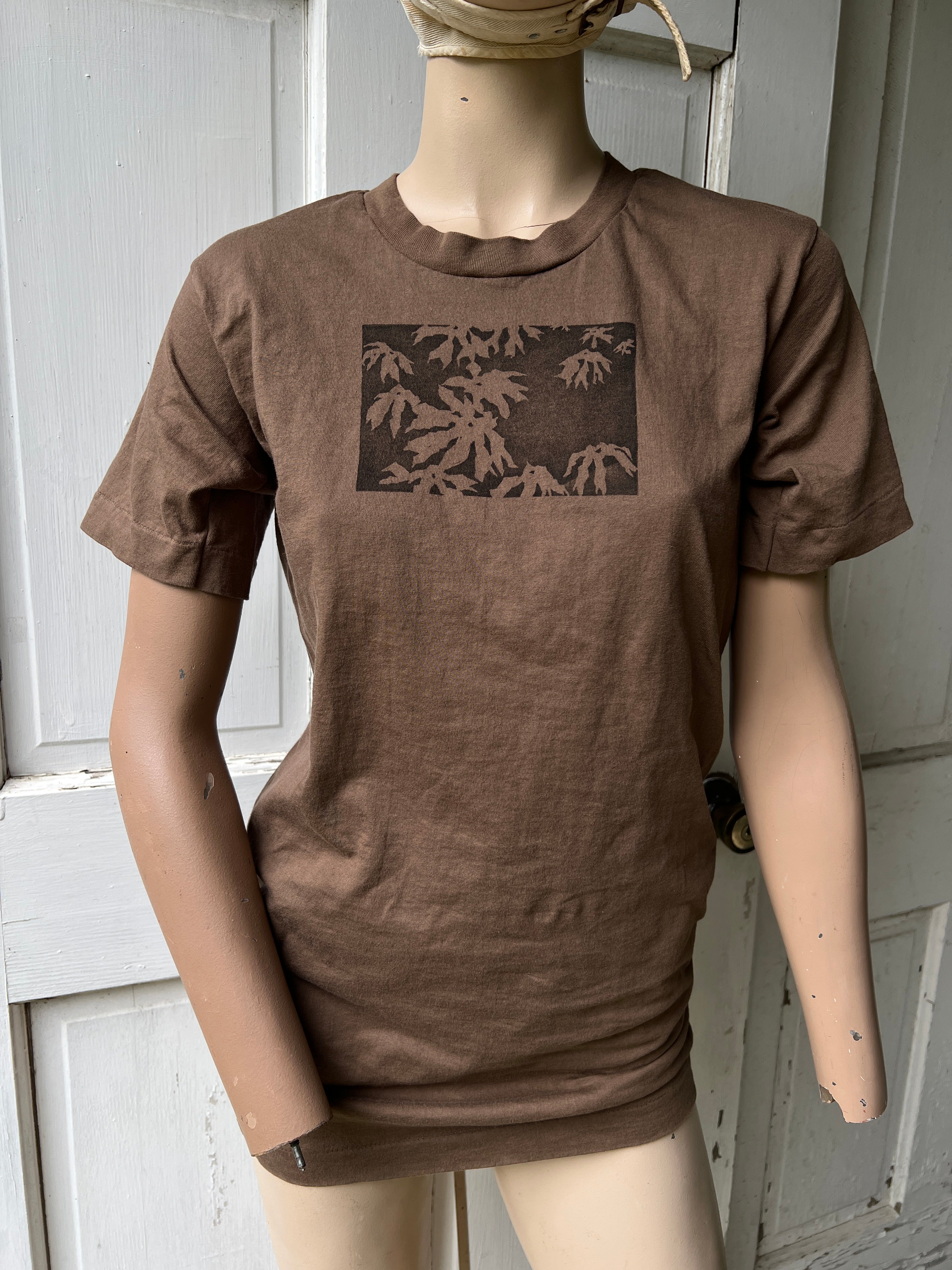 Umbrella Plant Brown Tee